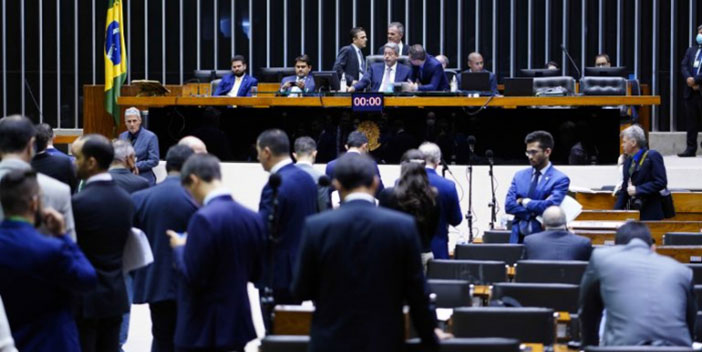 Câmara aprova retirar direitos trabalhistas em casos de estado de emergência